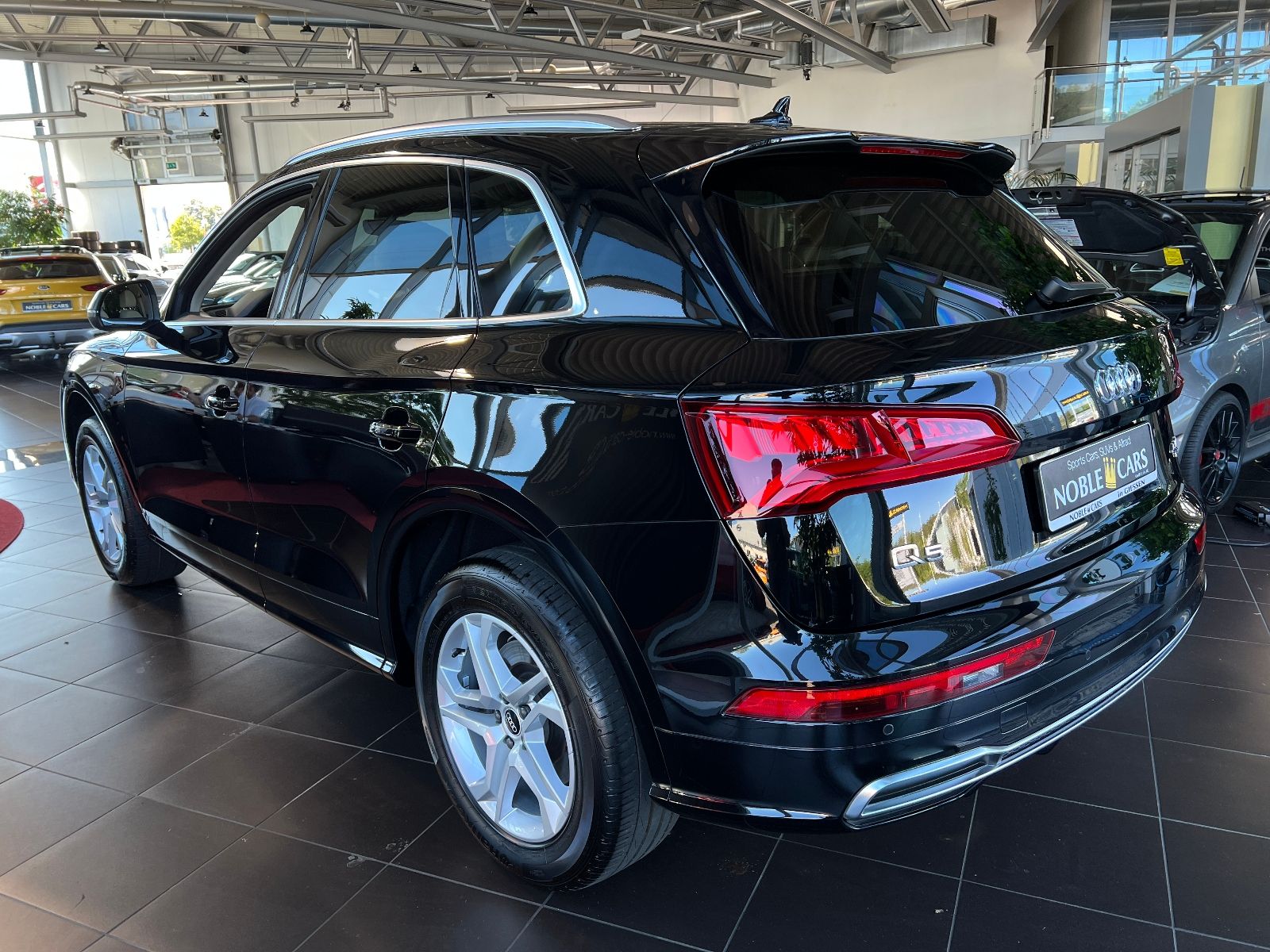 Fahrzeugabbildung Audi Q5 45 TDI quattro design S line XEN NAV LEDER