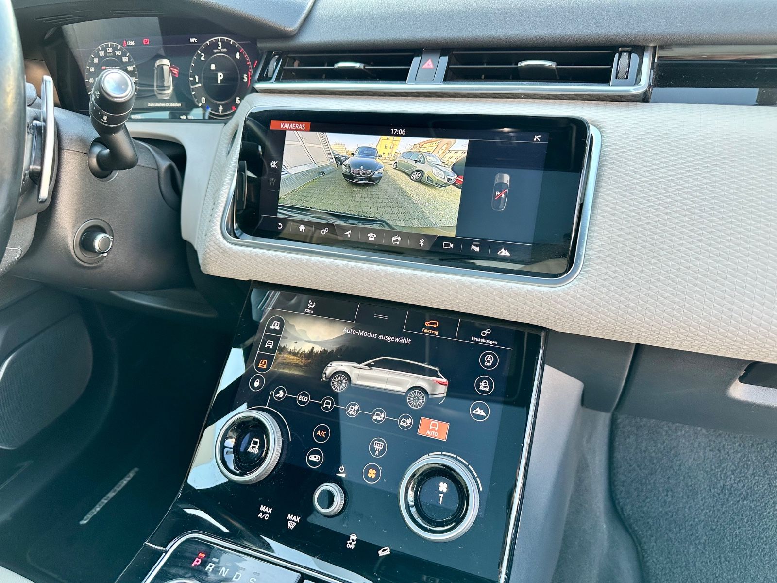 Fahrzeugabbildung Land Rover RANGE ROVER VELAR R-DYNAMIC*PANO+21`LM+MATRIX*