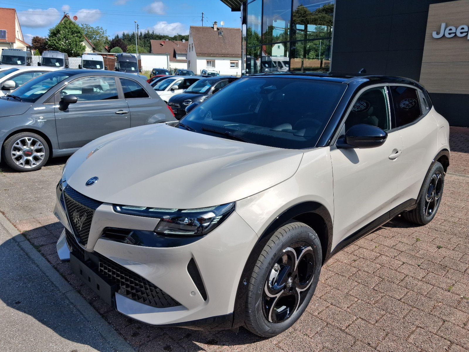 Fahrzeugabbildung Alfa Romeo Junior Ibrida 1.2 VGT 48V-Hybrid 107 kW ti