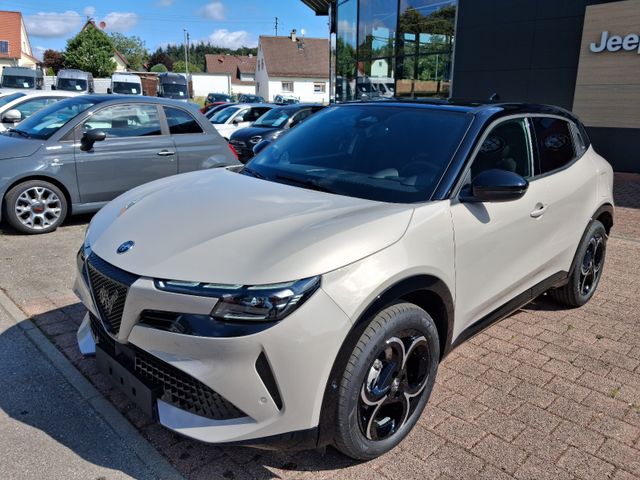 Alfa Romeo Junior Ibrida 1.2 VGT 48V-Hybrid 107 kW ti