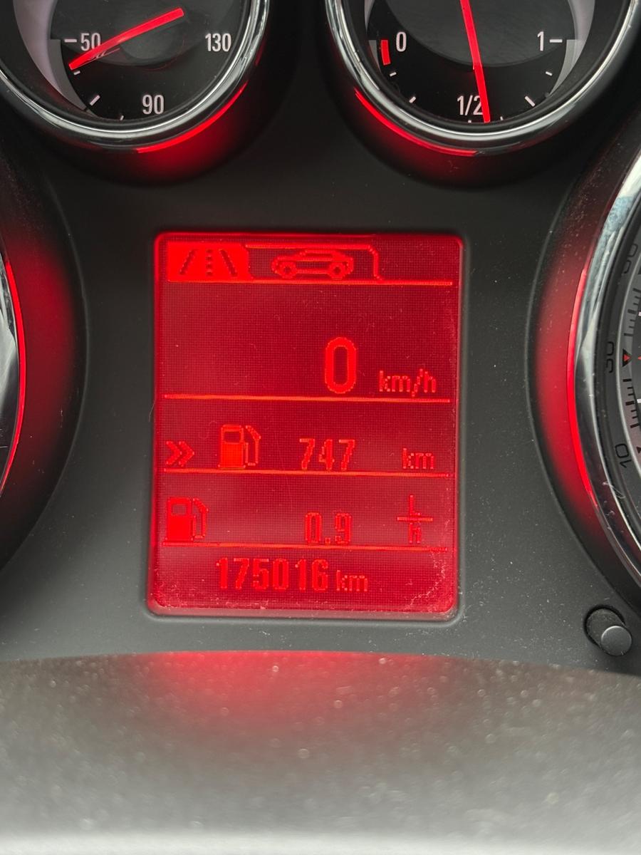 Opel Insignia 2011 — photo 11