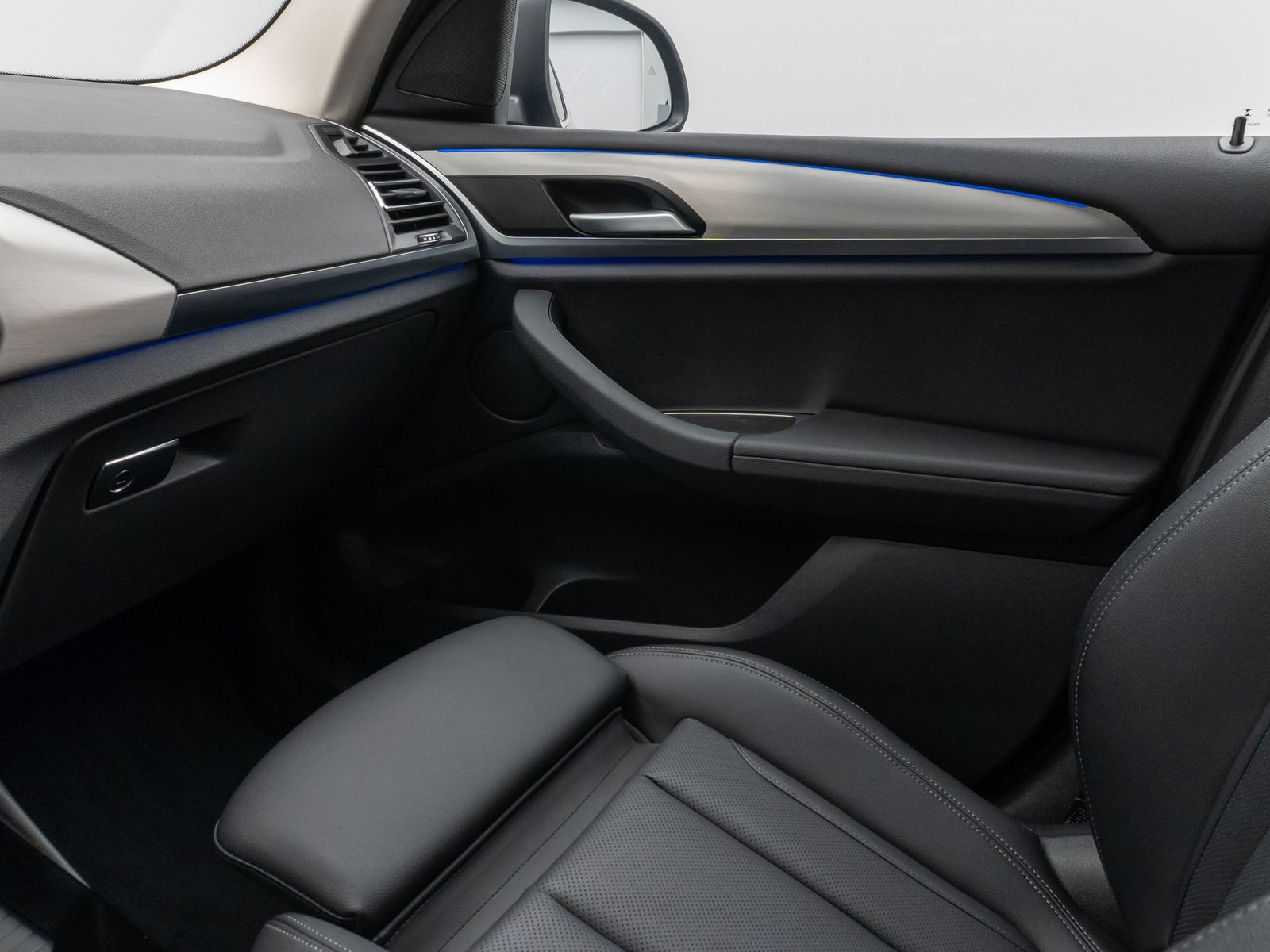 Fahrzeugabbildung BMW X3 xD20d KameraDAB HiFi Leder Alarm Sport 18Zoll