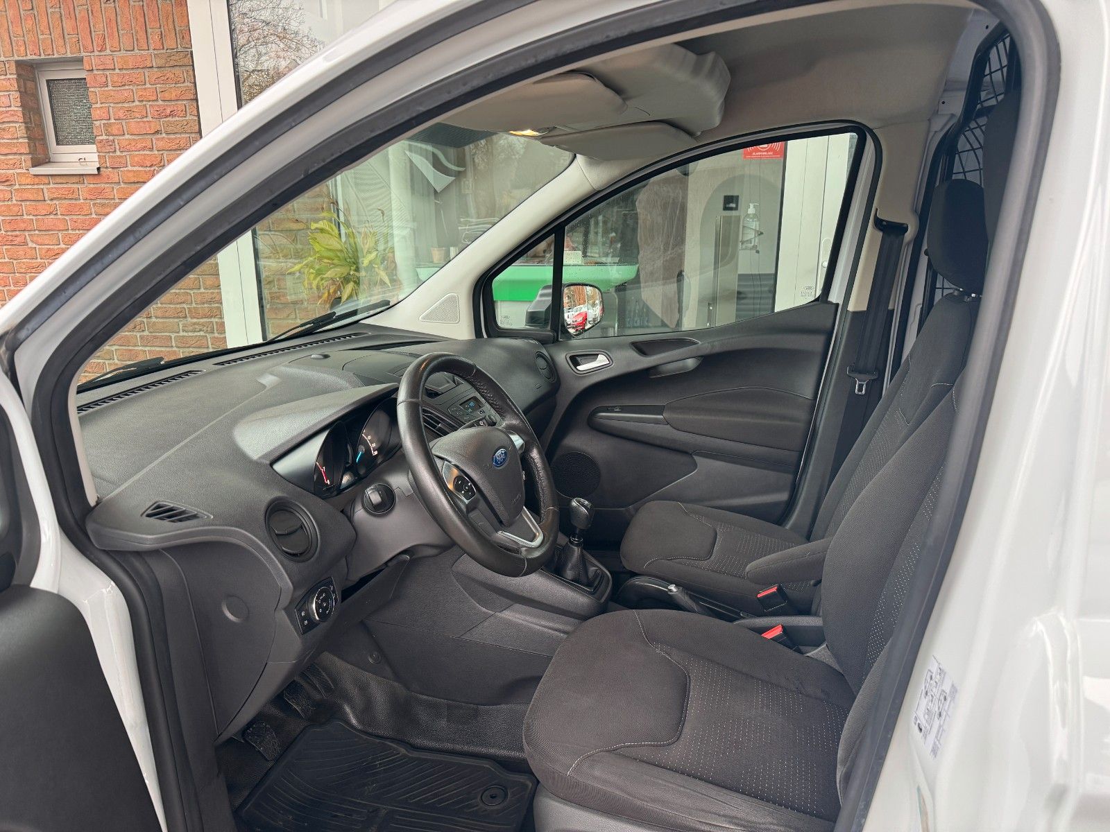 Fahrzeugabbildung Ford Transit Courier Klima/Bluetooth/1.Hand