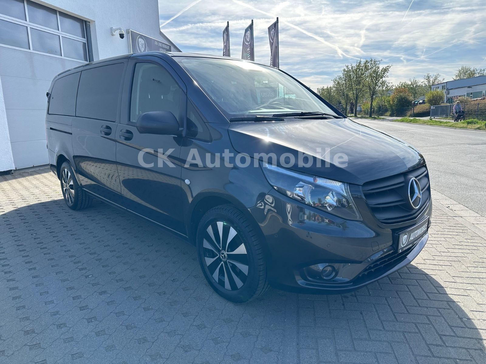 Fahrzeugabbildung Mercedes-Benz Vito Tourer Pro 124 Edition Autom/8Sitze/Kam/AHK