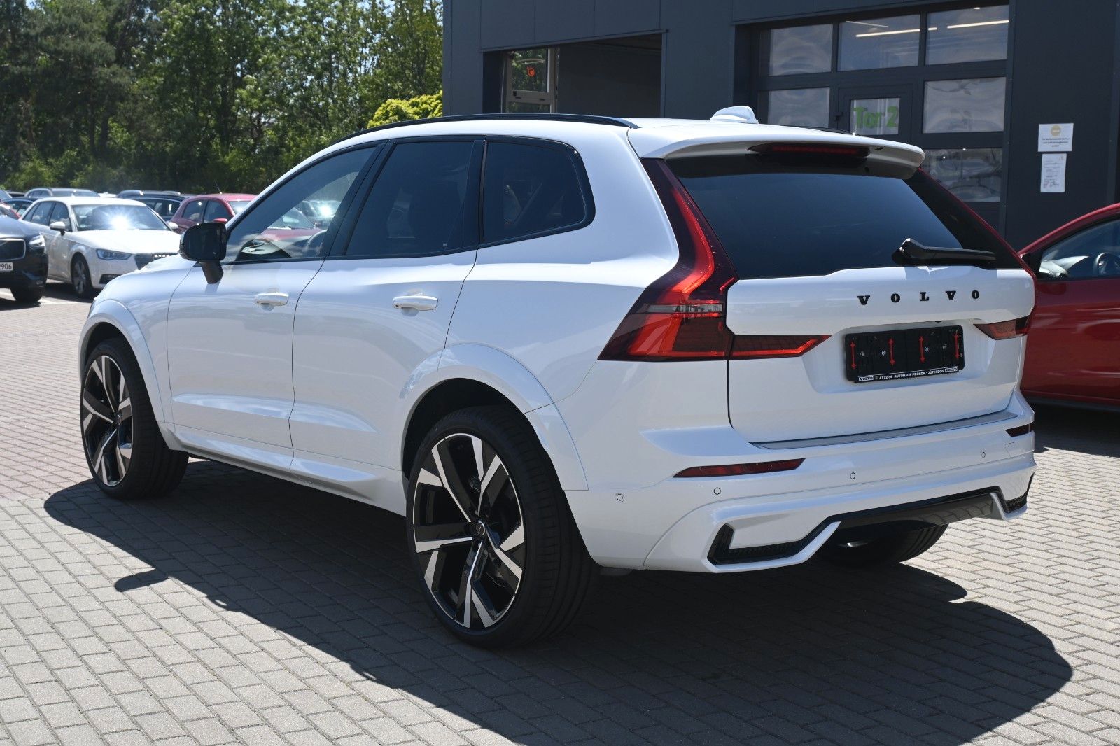 Fahrzeugabbildung Volvo XC60 B5 AWD Ultra Black Edition*LUFT*360*ACC*AHK