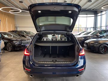 BMW 320 Touring  d xDrive Luxury Line *HUD*PANO*ACC*