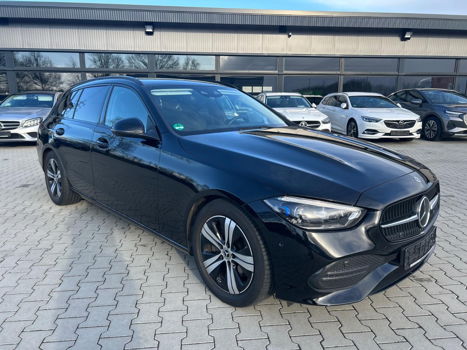 Mercedes-Benz C220d T Avantgarde Night -ACC-Memory-Pano-Standh