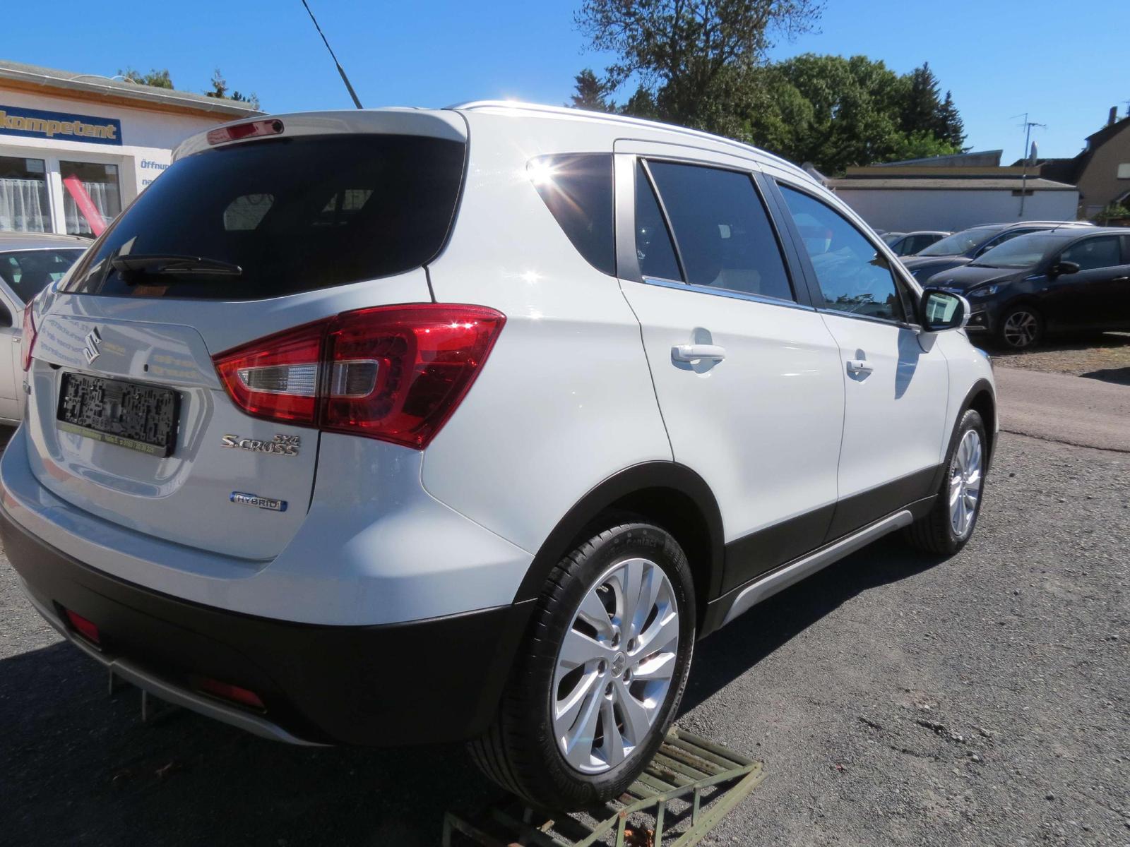 Suzuki SX4 S-Cross Club Automatik   Erst 43300  SR+WR  
