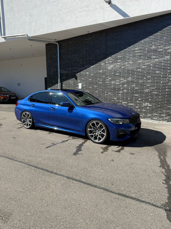 Image of BMW 330