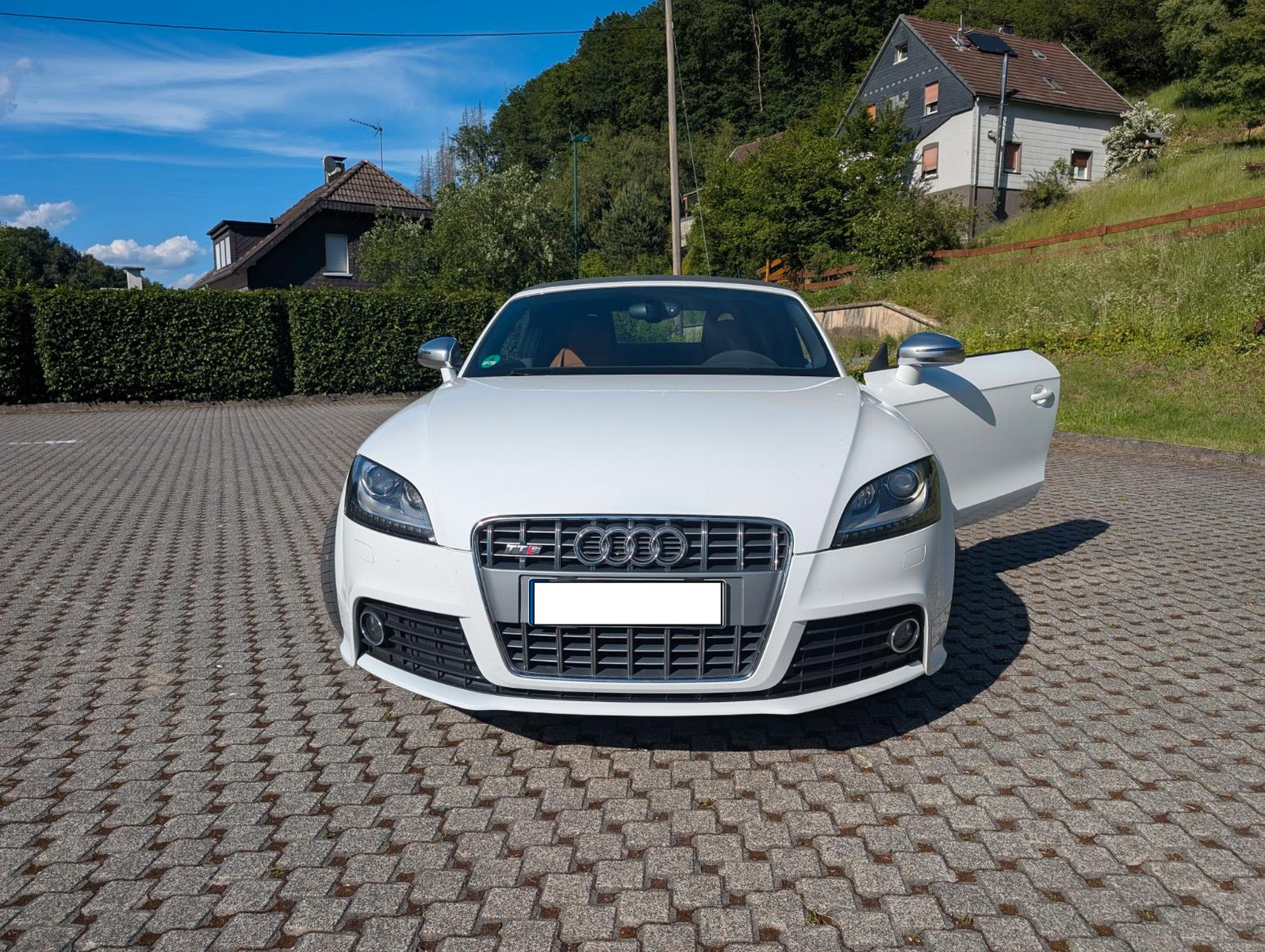 Audi TTS Roadster 2.0 TFSI quattro -Audi TTS Roadster