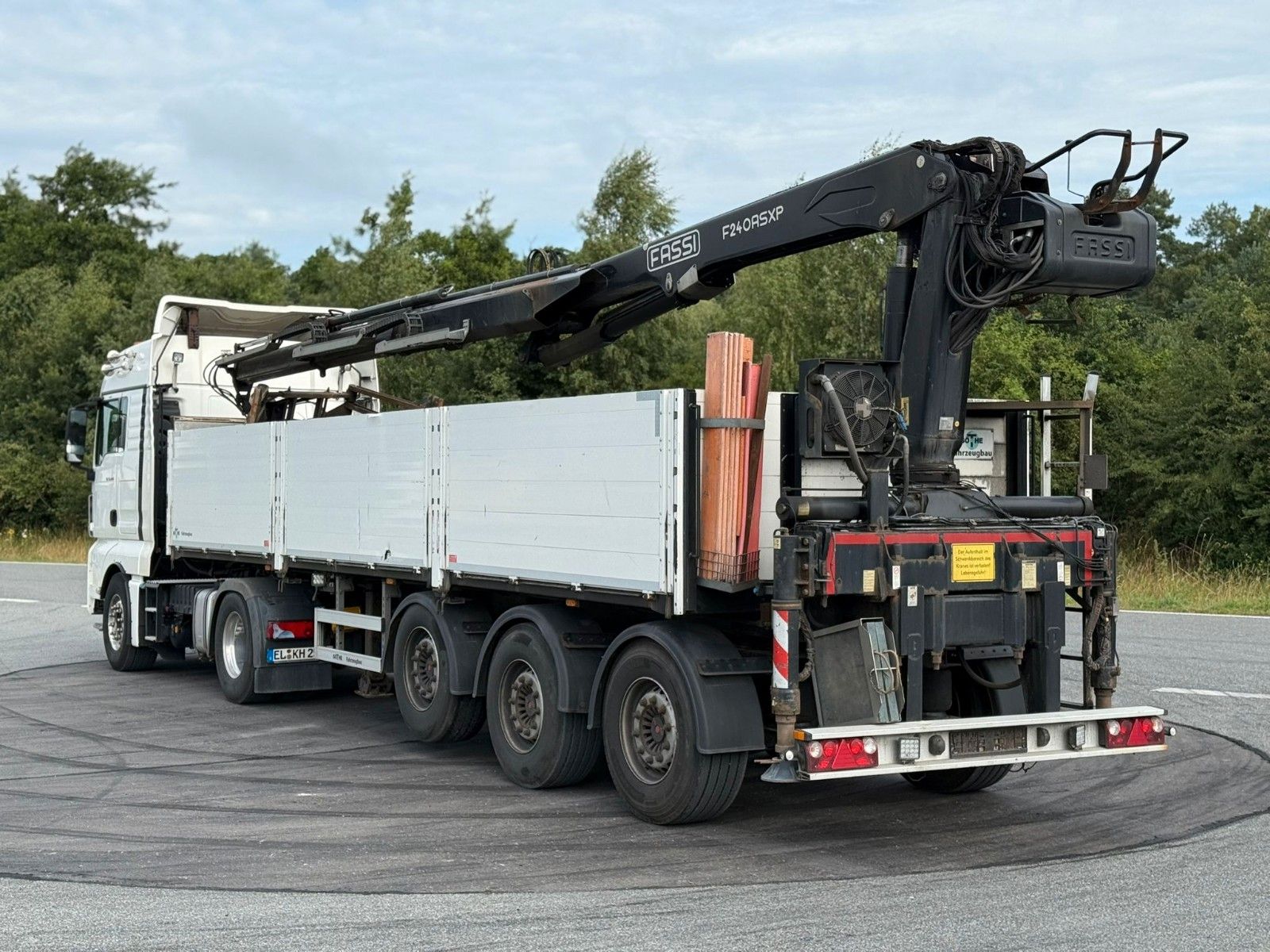 Fahrzeugabbildung MAN TGX 18.460 4x2 SAHN 3.Achs Auflieger Fassi  F240