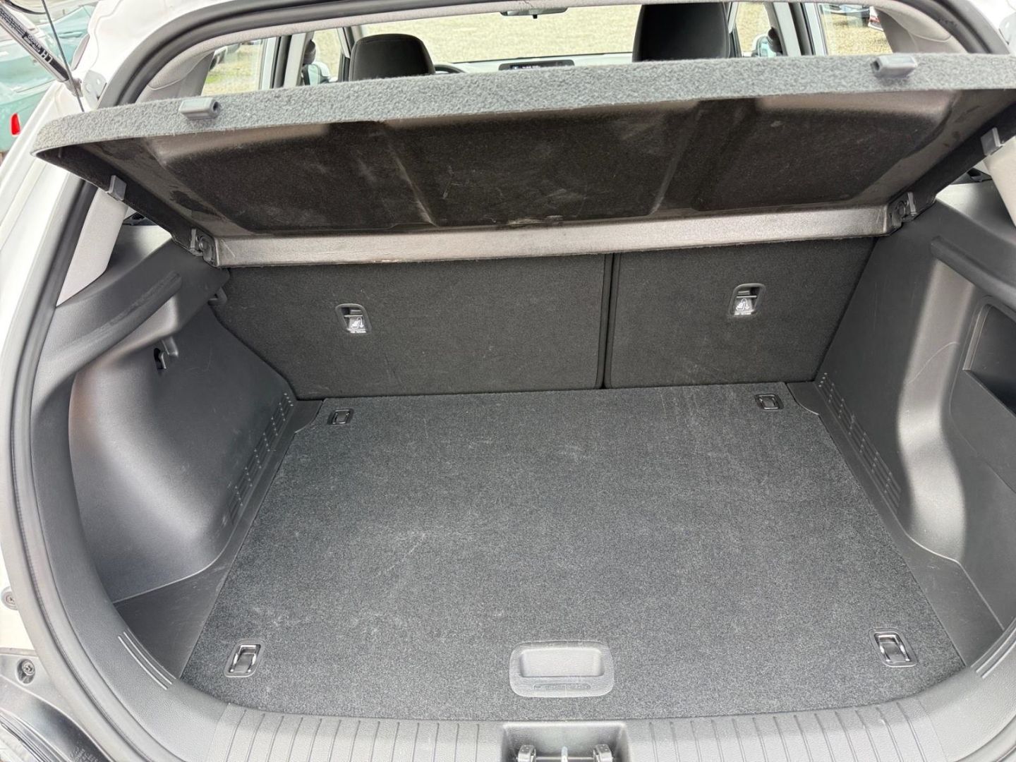 Fahrzeugabbildung Hyundai KONA 1.6 Hybrid Select Winterpaket Allwetterreif