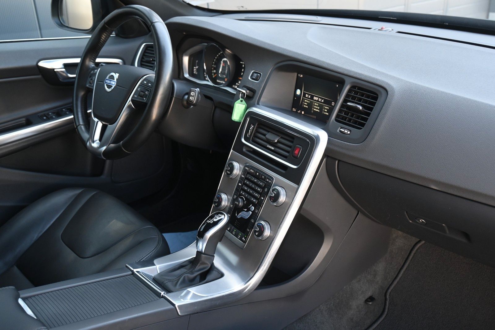 Fahrzeugabbildung Volvo V60 D4 Autom. Summum*NAVI*STDHZG*RFK*