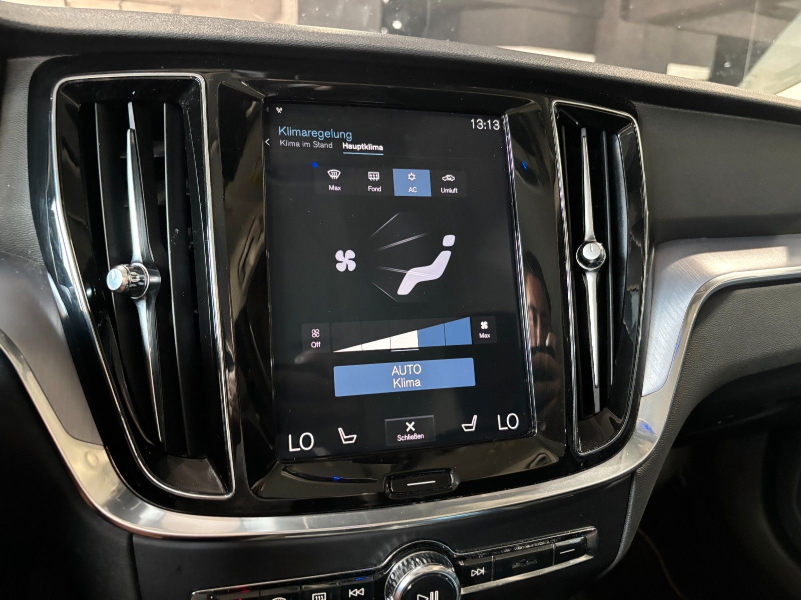Fahrzeugabbildung Volvo V60 Momentum /KAMERA/LED/SHZ/ACC+/NAVI