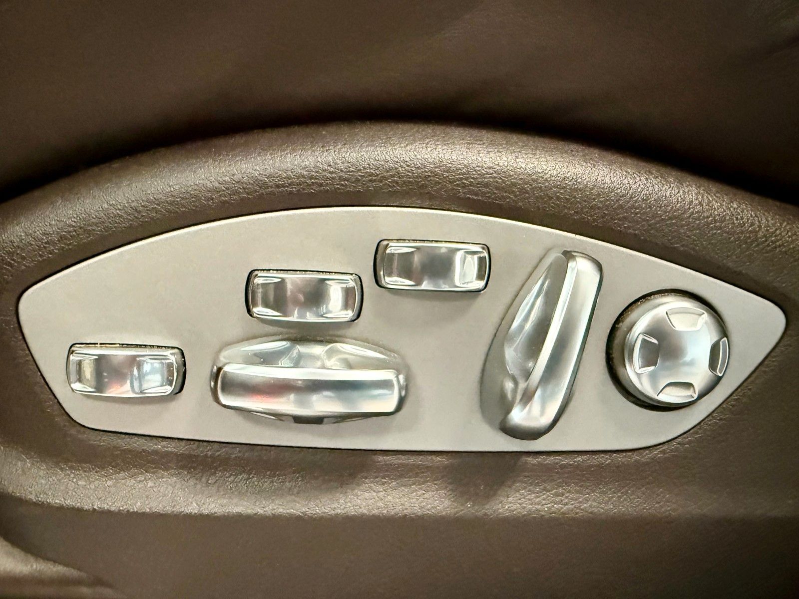 Fahrzeugabbildung Porsche Cayenne Turbo Luftfederung/ Panorama/AHK/21Zoll