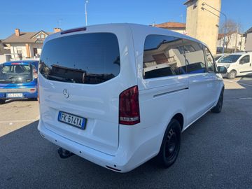 Mercedes V 220 - 4