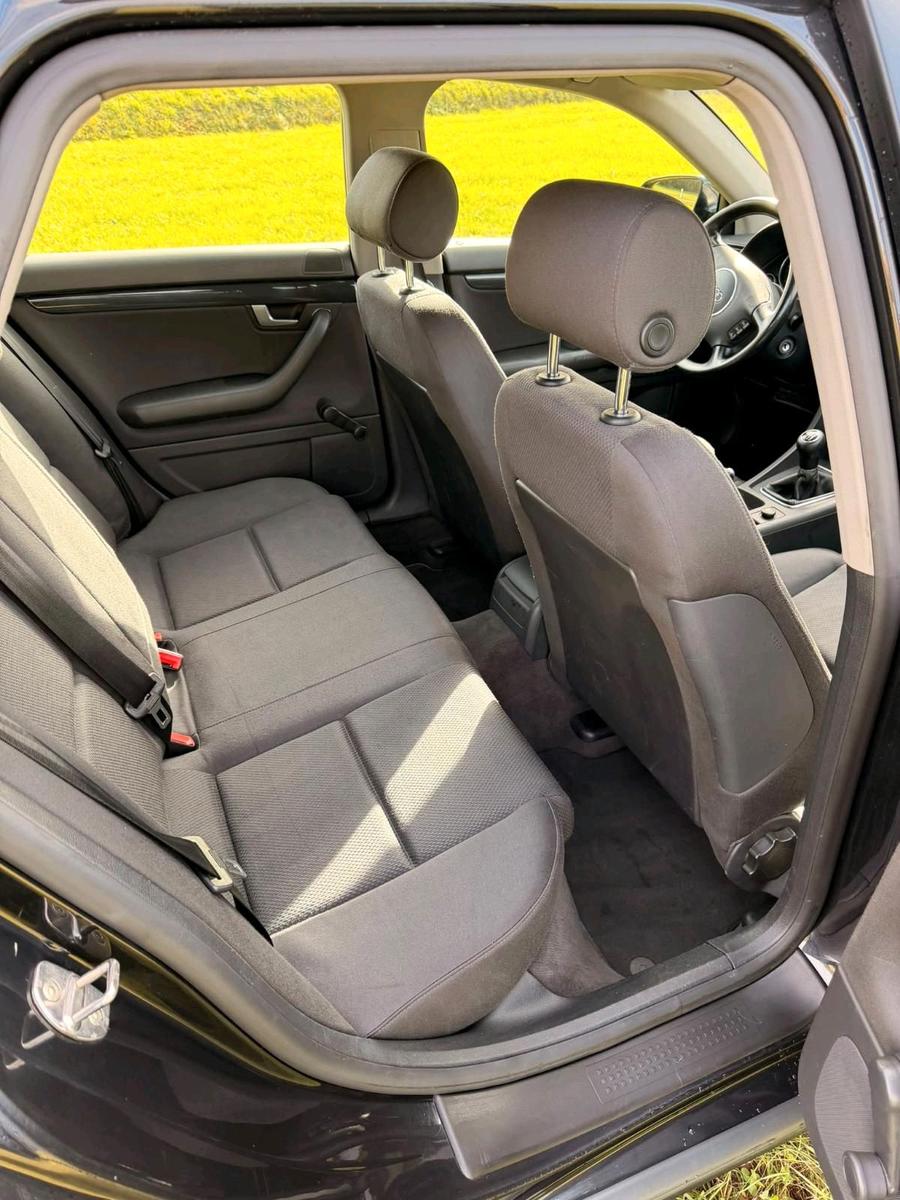 Audi A4 2004 — photo 9