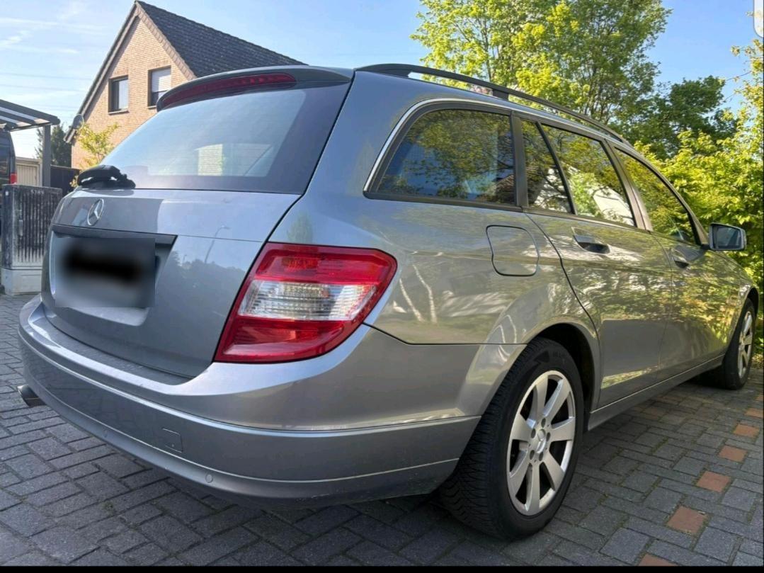 Mercedes-Benz C220 2010 — photo 11