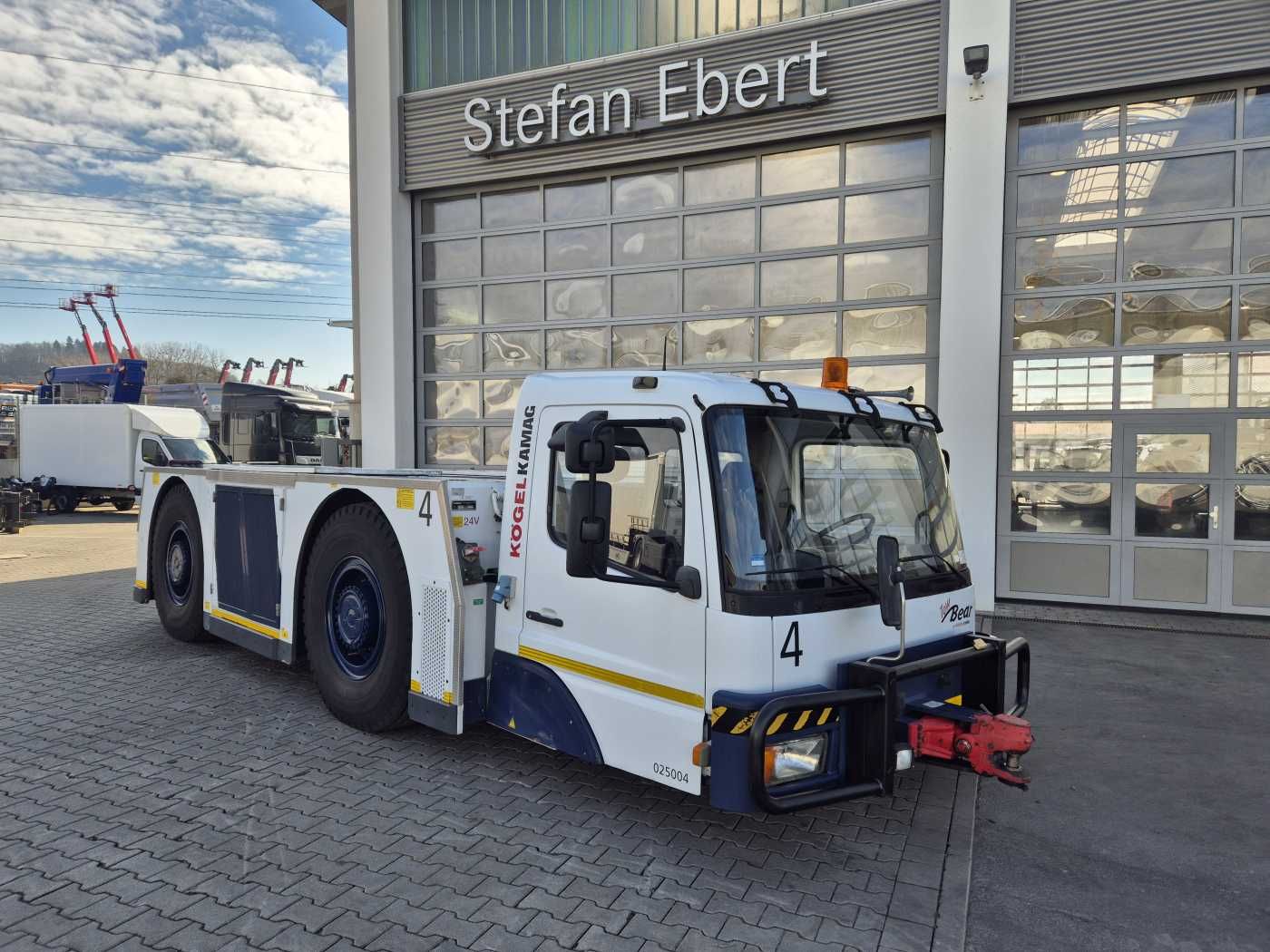 Fahrzeugabbildung Andere Kamag TowBear TT35/22-280 Flugzeugschlepper