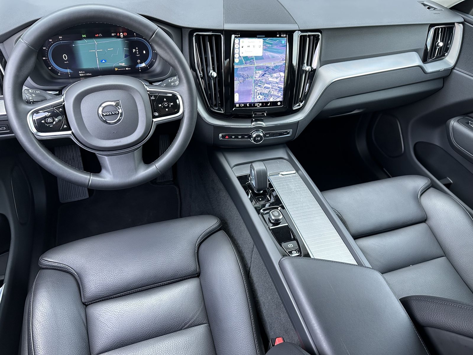 Fahrzeugabbildung Volvo XC60 B4 D Plus Dark NAV+MATRIX+ACC+21ZOLL+ALARM