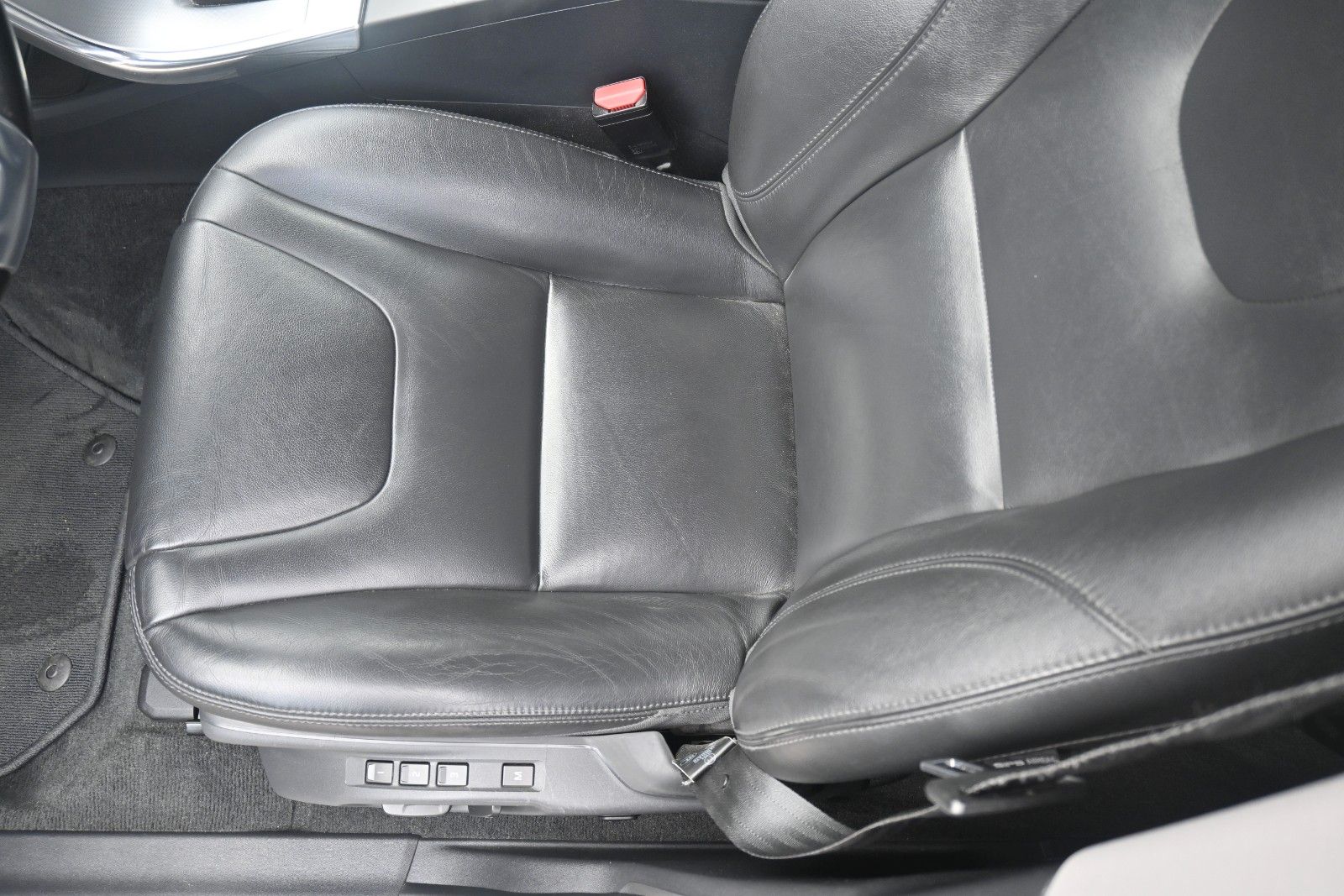 Fahrzeugabbildung Volvo XC60 D3 Autom. FWD Summum*Bi-Xenon*RFK*BLIS