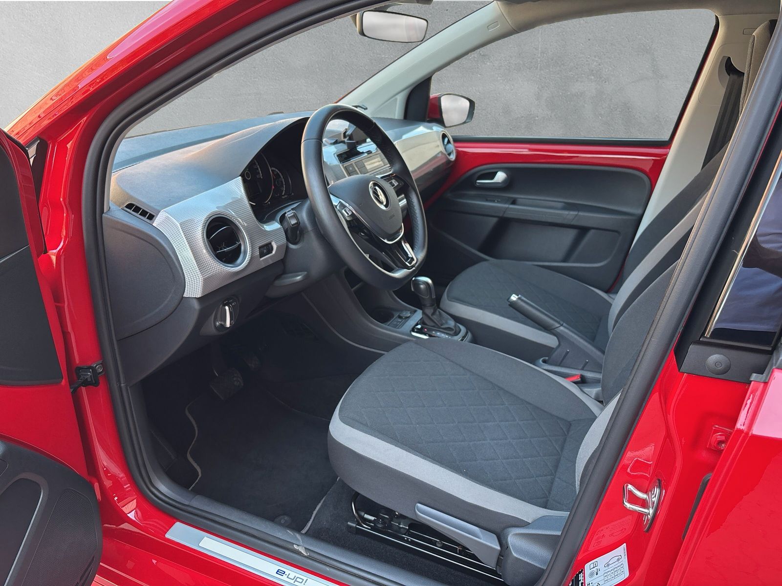 Fahrzeugabbildung Volkswagen e-up! Style Plus SHZ Tempomat Kamera