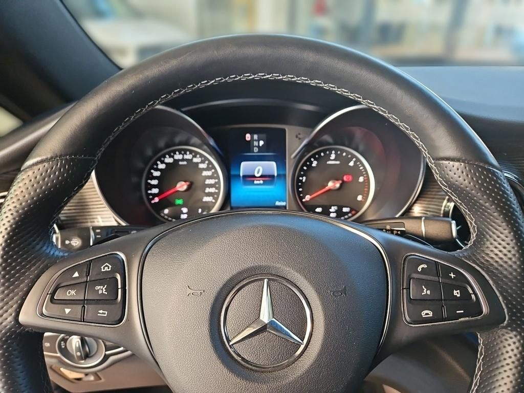 Fahrzeugabbildung Mercedes-Benz V 300 ED lang 7 Sitze Sound 19'' LED AHK 10''MBU