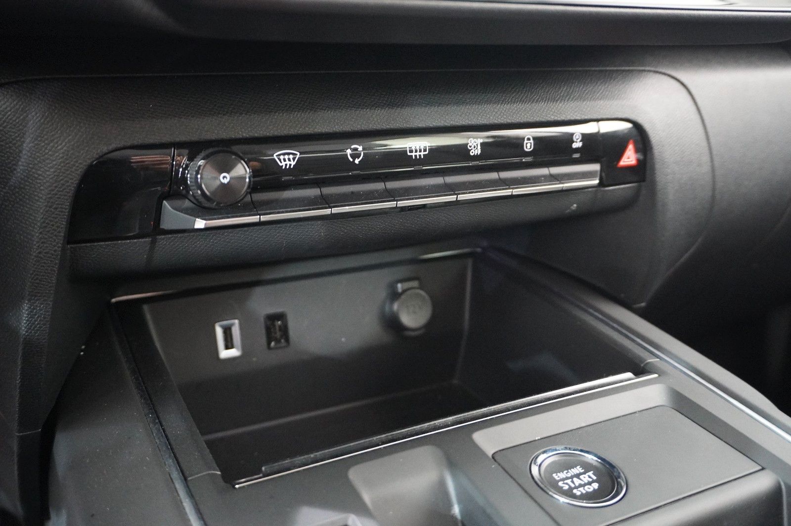 Fahrzeugabbildung Citroën C5 Aircross PLUS 145 E-DSC NAVI/LED/KAMERA/DAB+