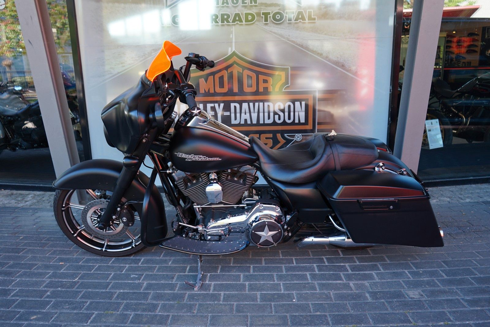 Fahrzeugabbildung Harley-Davidson Street Glide 103 - Mega Umbau - Jekill - 21 Zoll