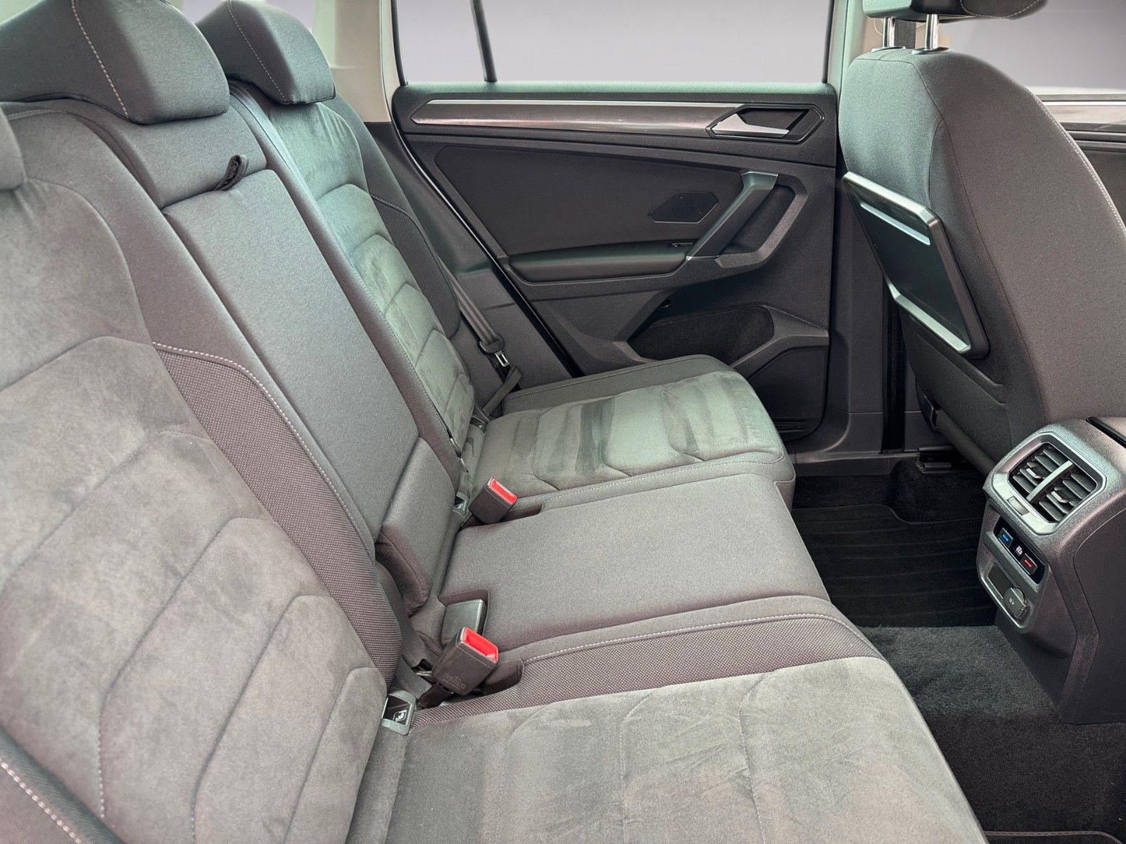 Fahrzeugabbildung Volkswagen Tiguan Highline 2.0 TSI 4Motion