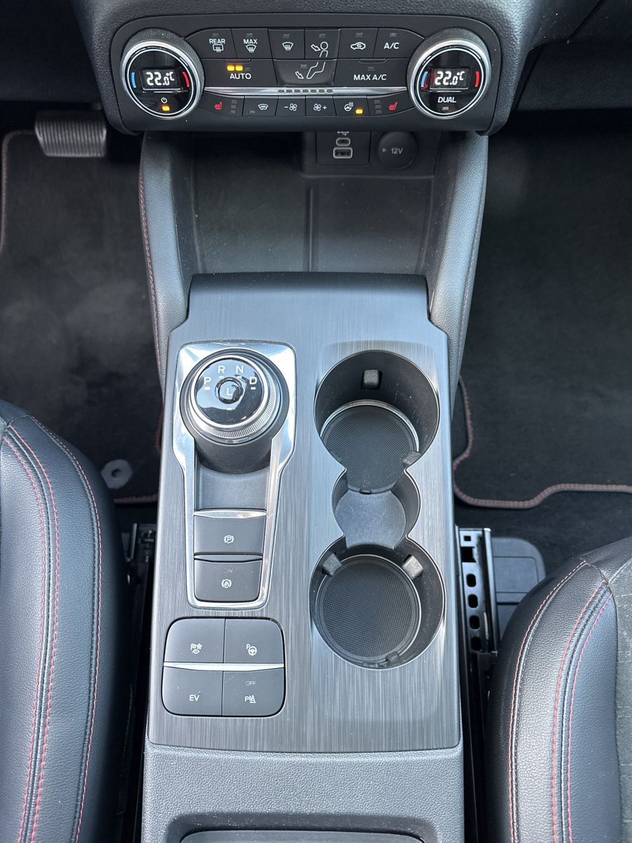 Fahrzeugabbildung Ford Kuga 2.5 Duratec PHEV ST-Line X NAV+LED+B&O+PANO