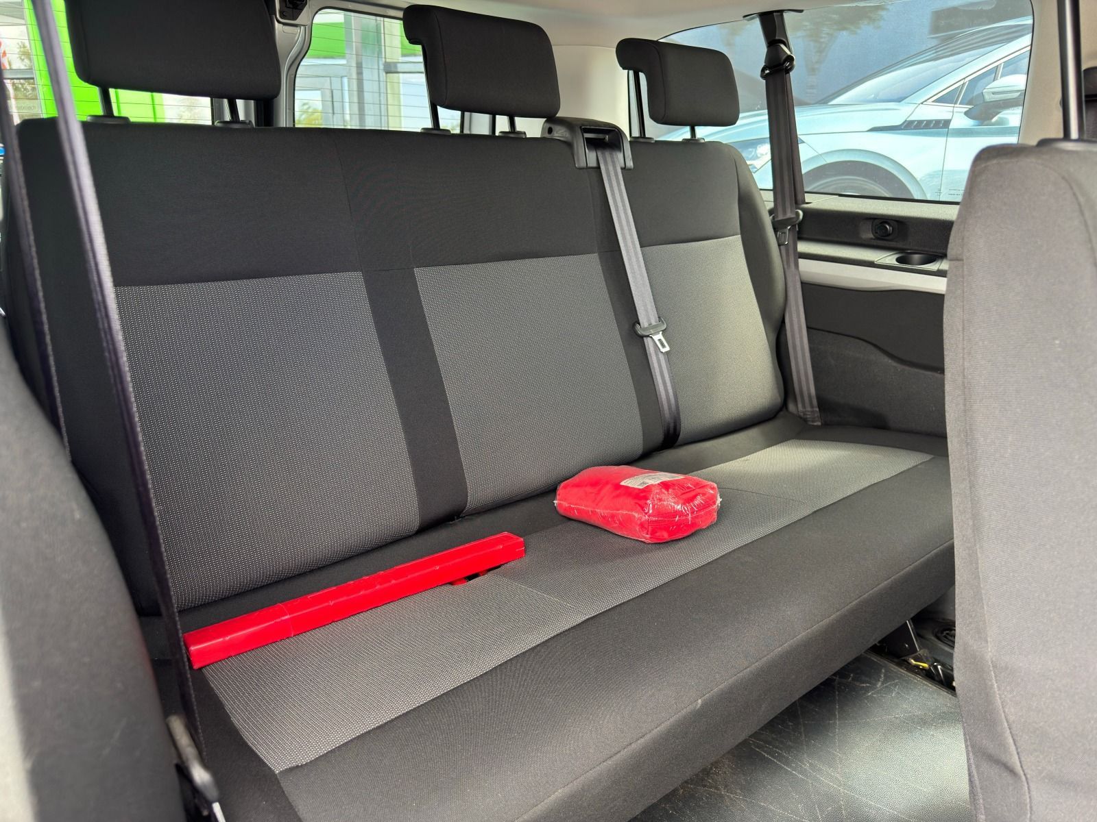 Fahrzeugabbildung Opel Vivaro L3 9Sitzer 144PS 6-Gang*AHK*RFK*Klima*Eur