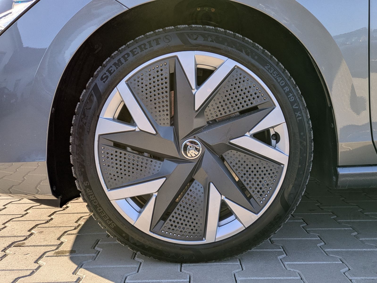 Fahrzeugabbildung SKODA Superb 2.0 TDI 4x4 Selection MATRIX*AHK*PANO*19"