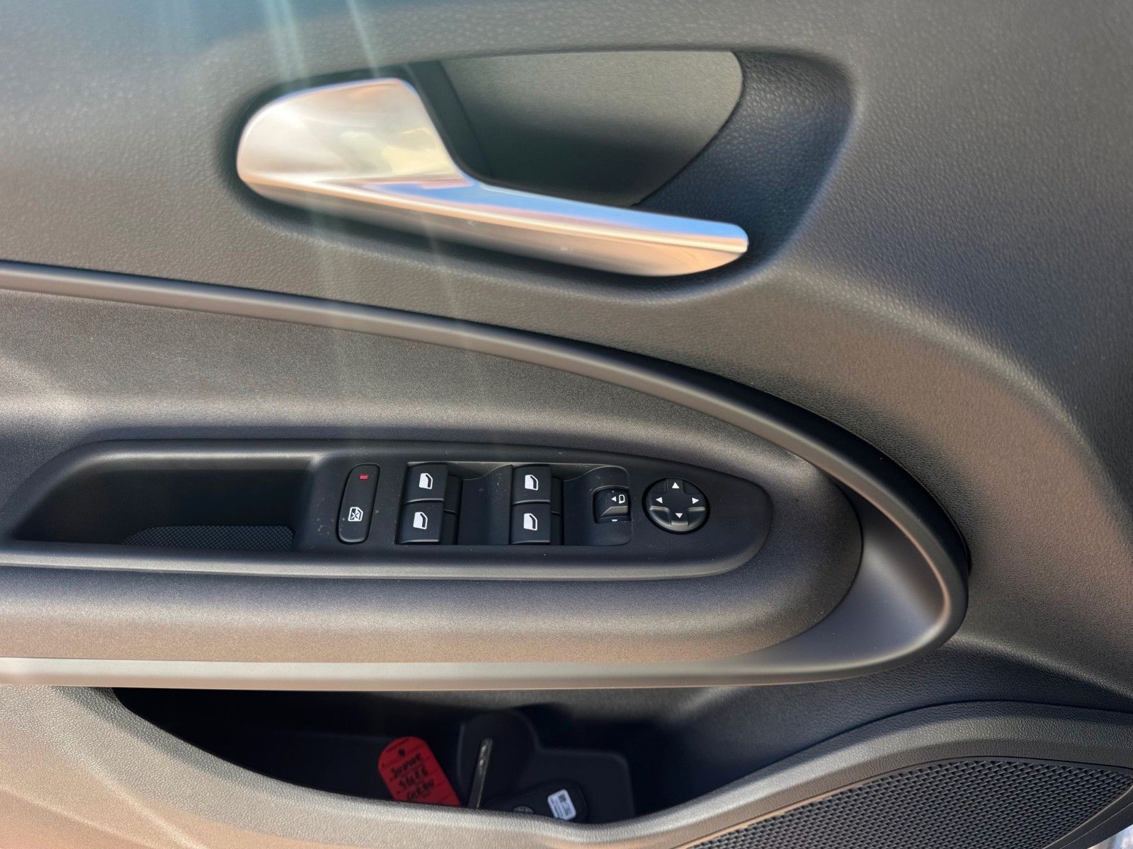 Fahrzeugabbildung Alfa Romeo Junior Ibrida Speciale 145PS Navi Kamera Massage