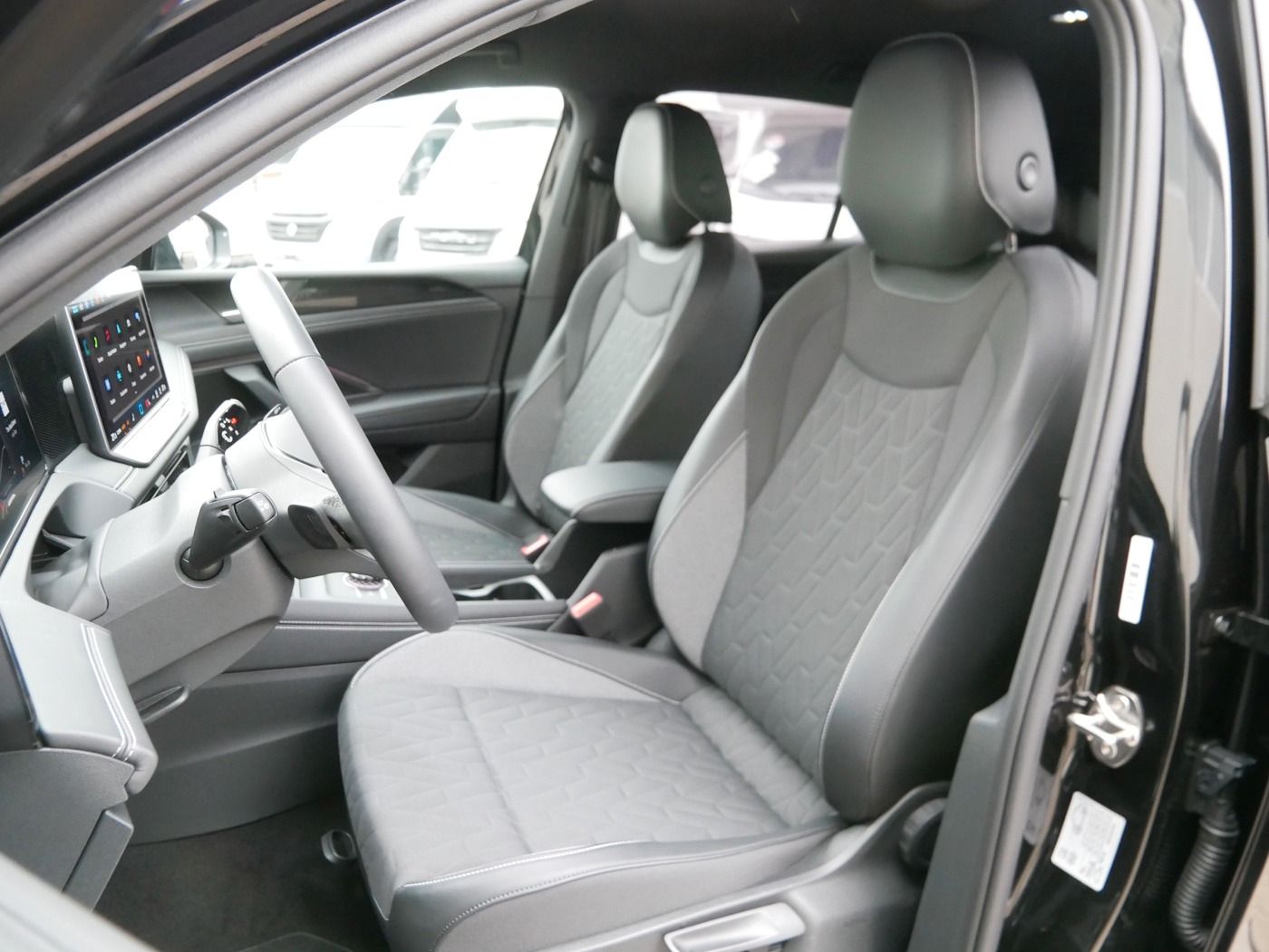 Fahrzeugabbildung Volkswagen Tiguan 2.0 TDI GOAL NEU55T AHK MATRIX DSG ACC AL