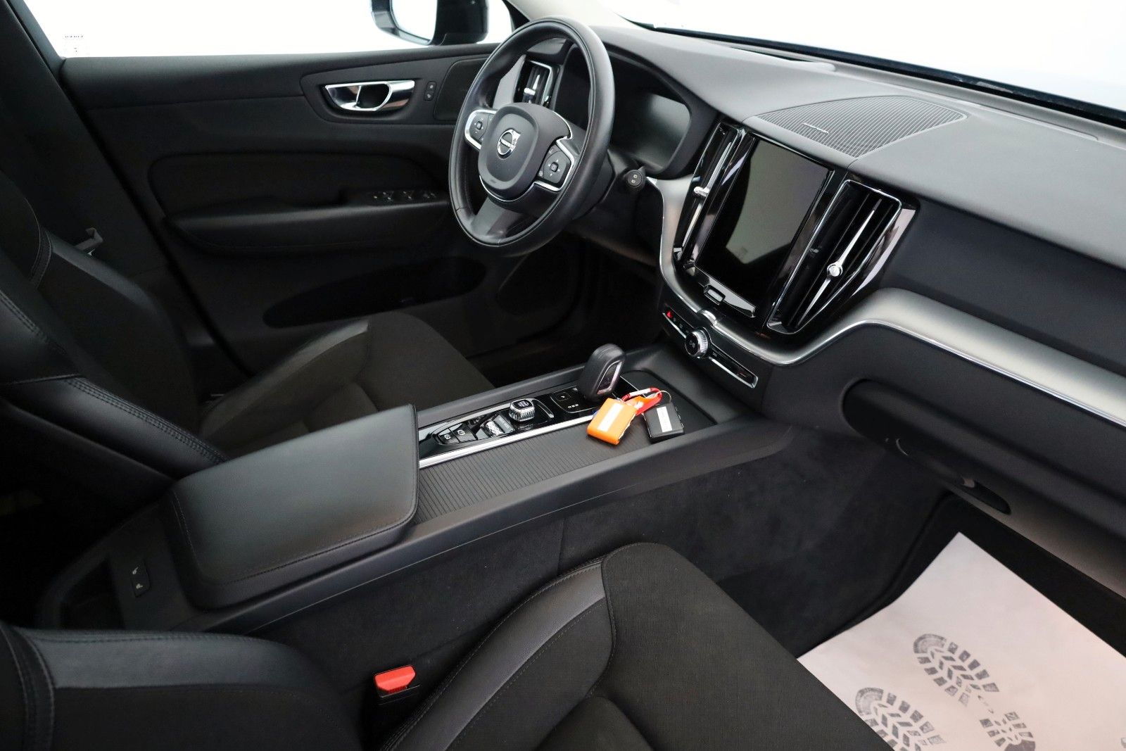 Fahrzeugabbildung Volvo XC60 T6 AWD R Design,HUD,Panoram,360°,4xSHAHK+WR