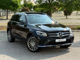 Mercedes-Benz GLC 350e°AMG-Line°4Matic°DTR°Pano°AHK°LED° - mit Hybrid-Antrieb: Schiebedach, Geländewagen