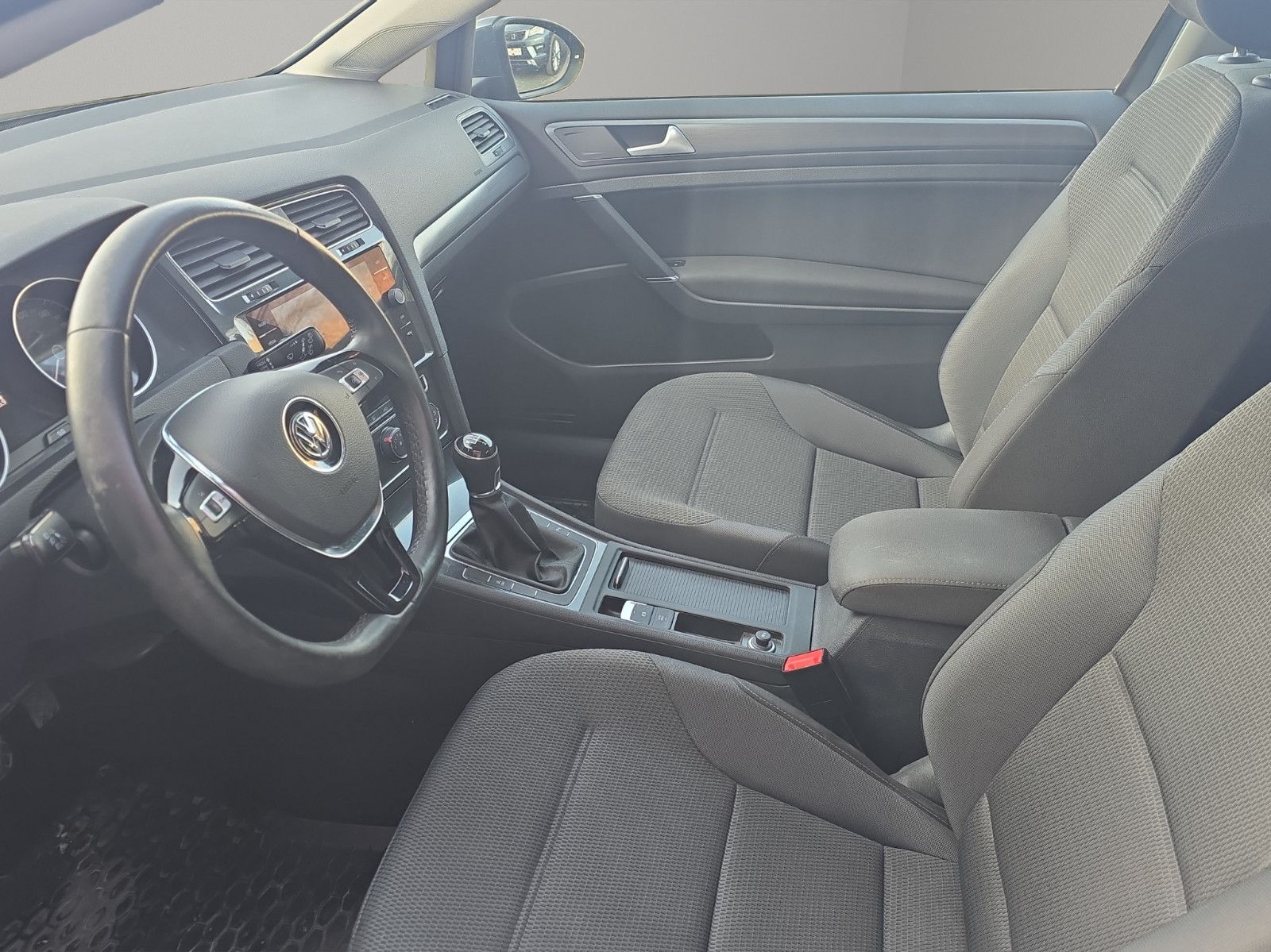 Fahrzeugabbildung Volkswagen Golf VII +Kamera+PDC+LED+Navi+Borbet Alu18``