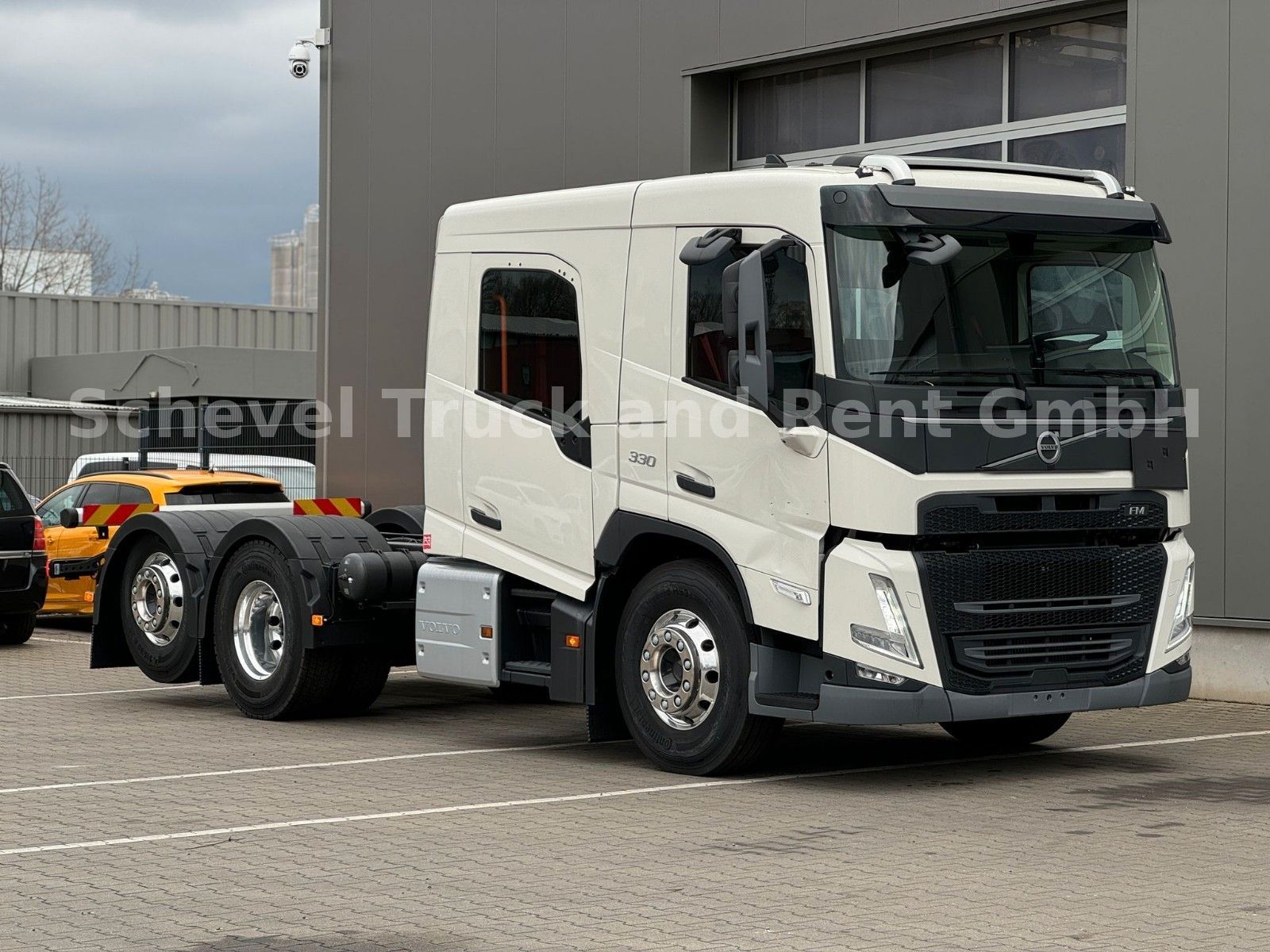 Fahrzeugabbildung Volvo FM 330 6x2 Doppelkabine Fahrgestell ADR