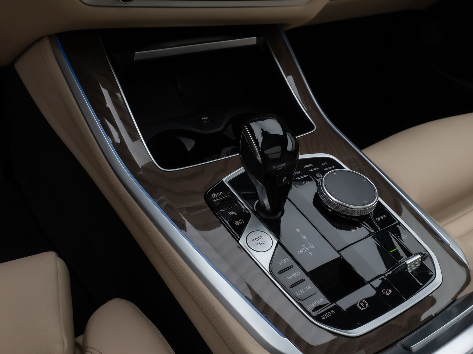 Fahrzeugabbildung BMW X5 xD45e XLine Panorama DAB H/K SoftCL AHK Sport