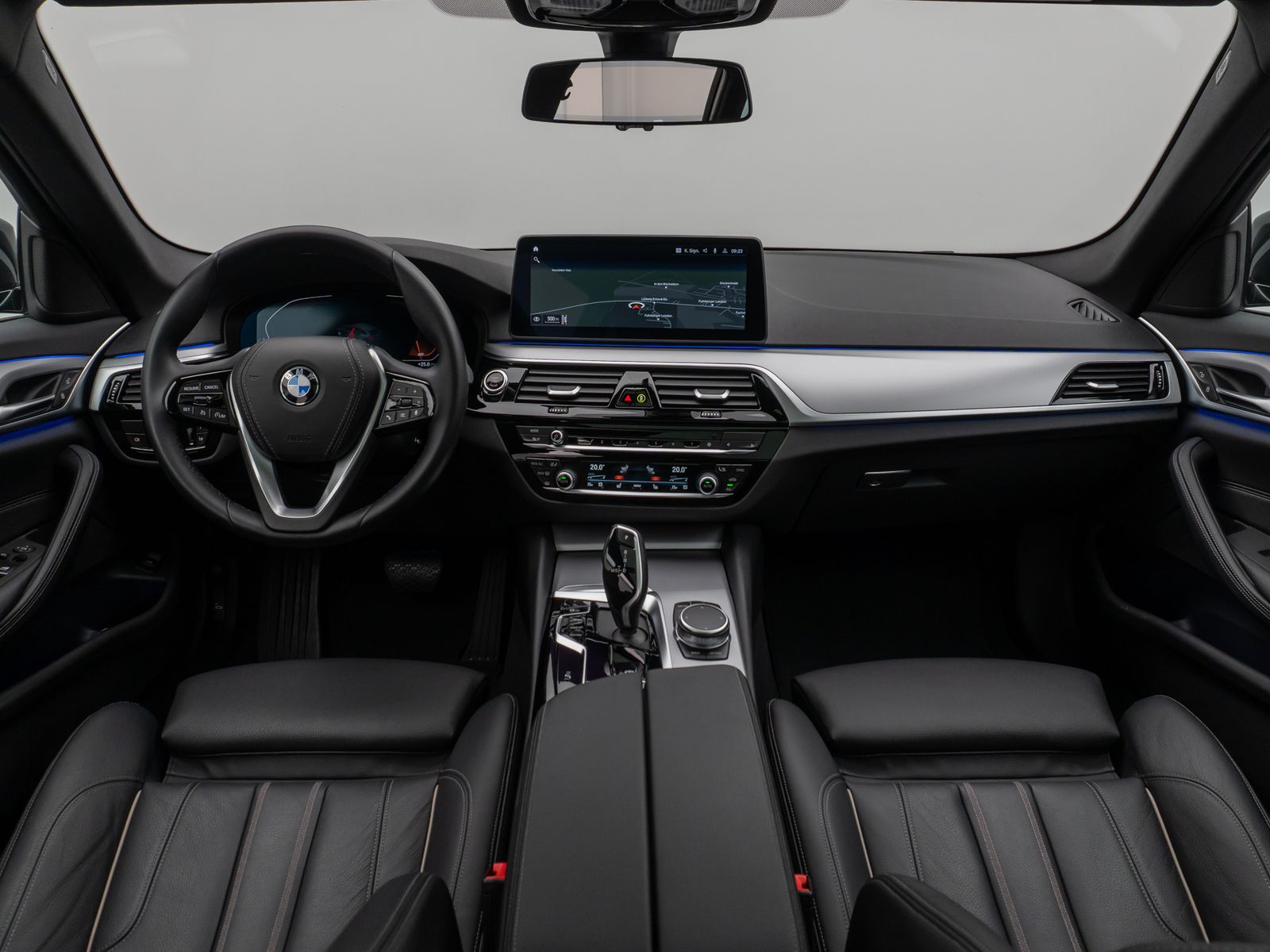 Fahrzeugabbildung BMW 530i xD Panorama Kamera Laser HUD HiFi Komfort