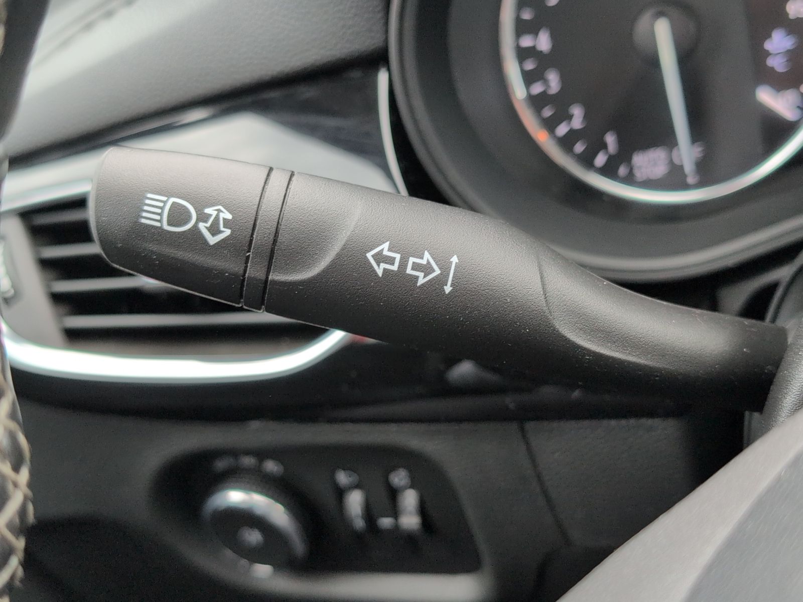 OPEL Astra 1.2 Turbo Elegance Navi SHZ CarPlay – Bild 32