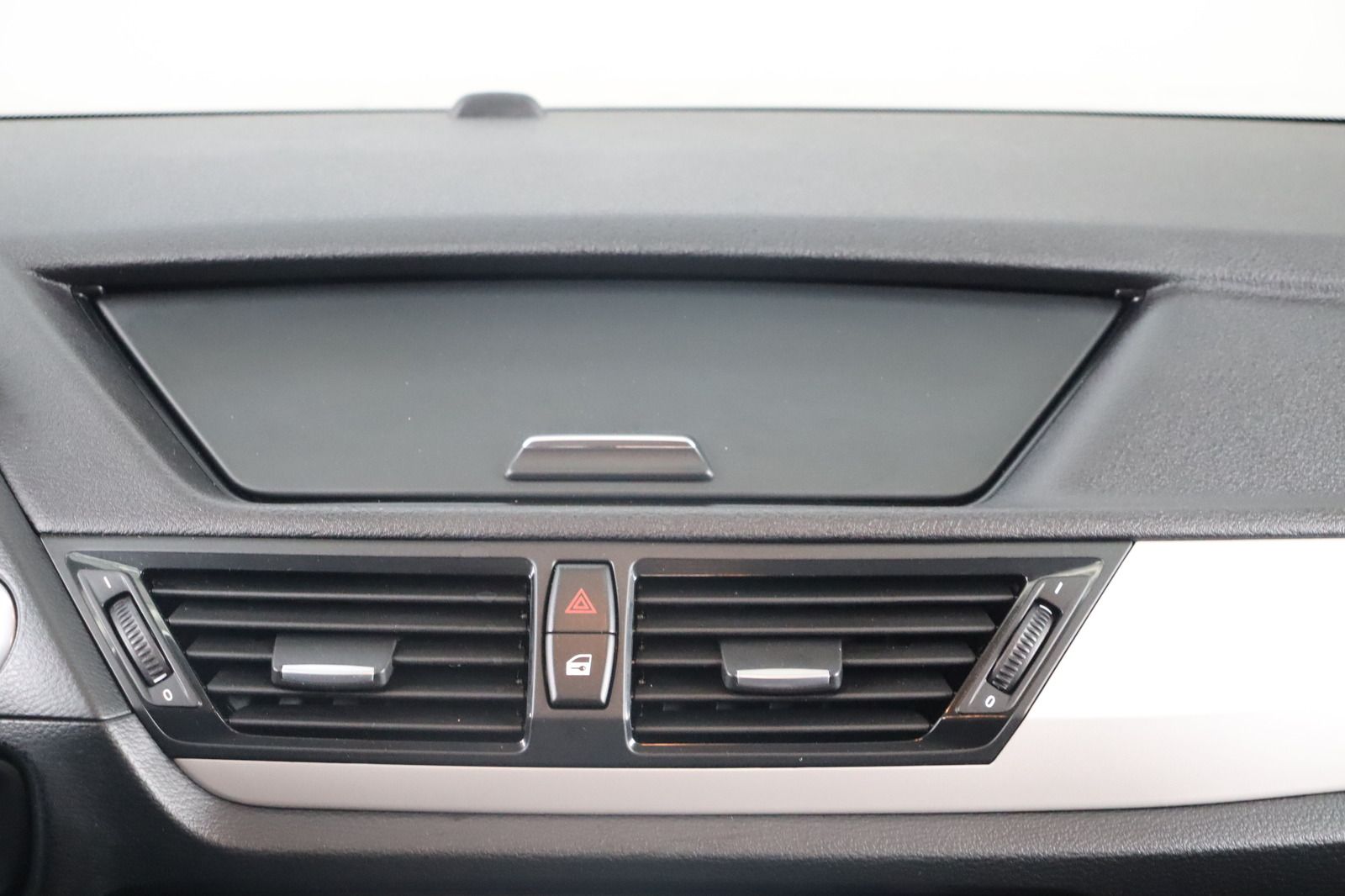 Fahrzeugabbildung BMW X1 sDrive 18i * Sitzhzg. * PDC