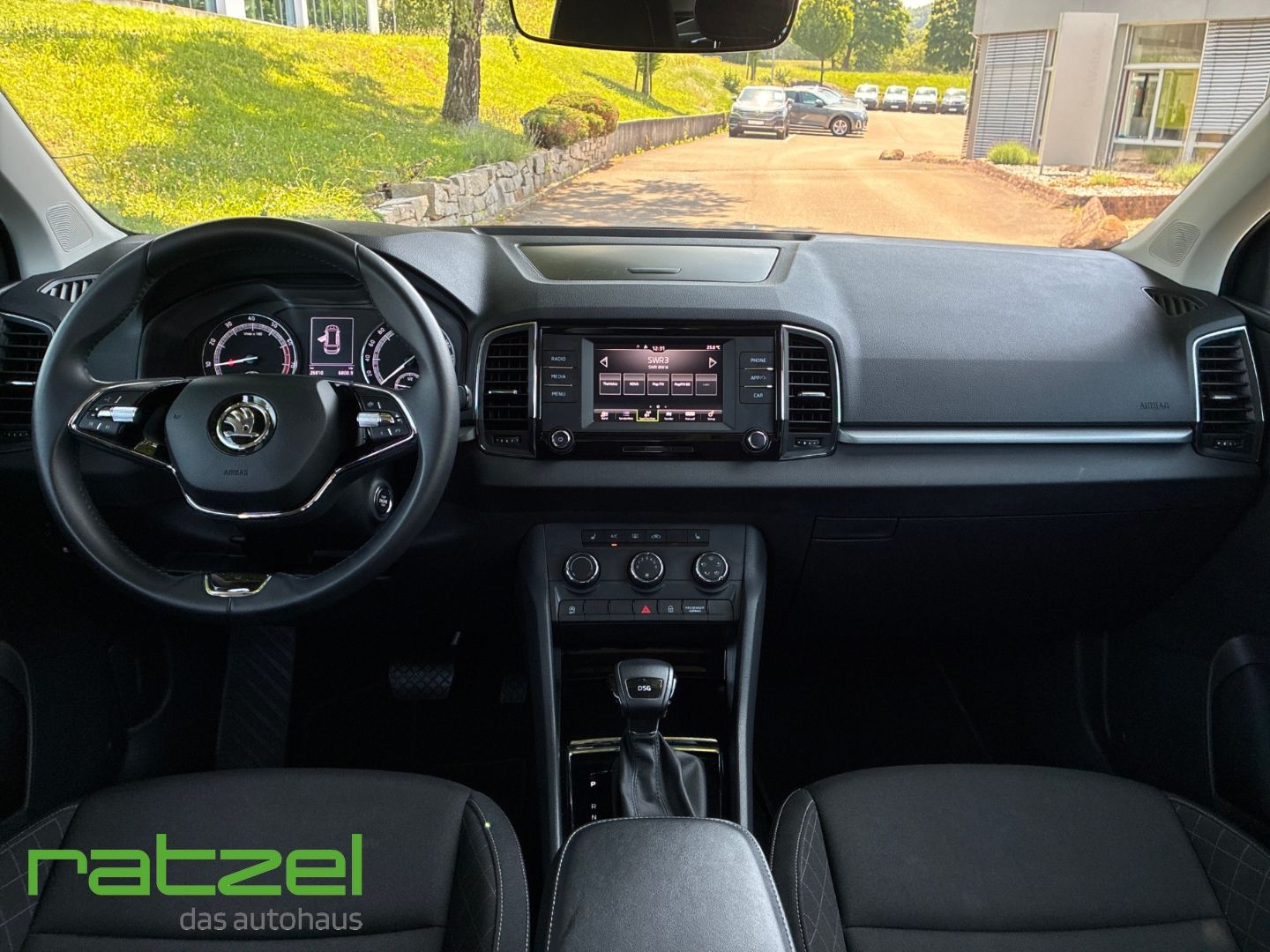 Fahrzeugabbildung SKODA Karoq Ambition TSI LED DAB SHZ Spurwechselassist