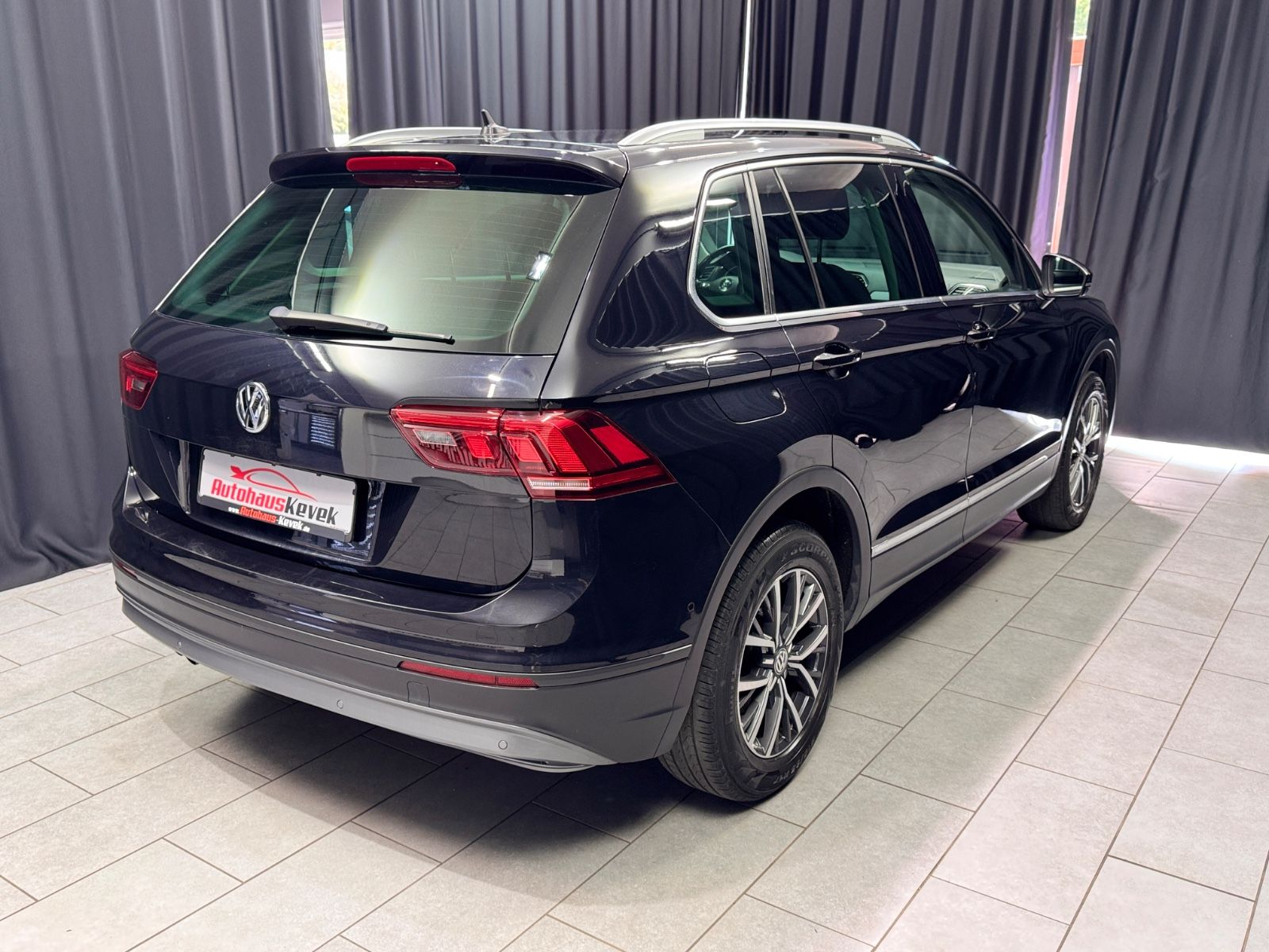 Fahrzeugabbildung Volkswagen Tiguan Comfortline 4Motion|NAVI|KAMERA|1.HAND