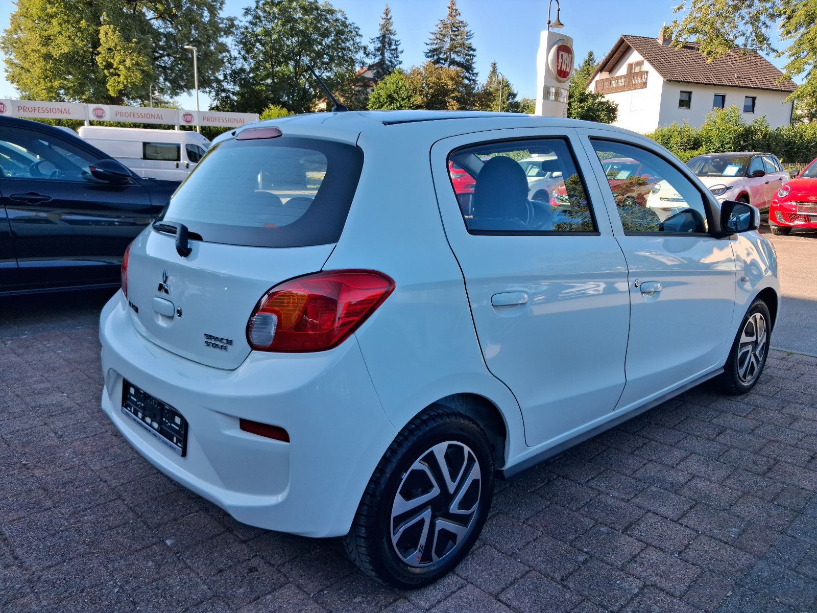 Fahrzeugabbildung Mitsubishi Space Star Basis