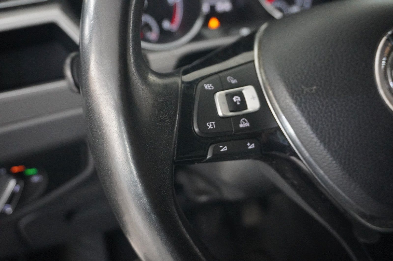 Fahrzeugabbildung Volkswagen Touran 1.6 TDI COMFORTLINE 7-SITZER ACC/SHZ/AHK