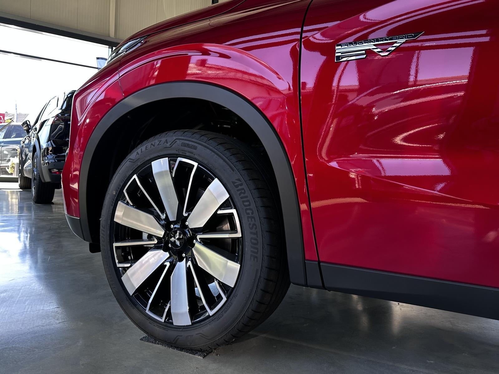 Mitsubishi Outlander 2.4 PHEV 100kW S-AWC Intro Edition Nav