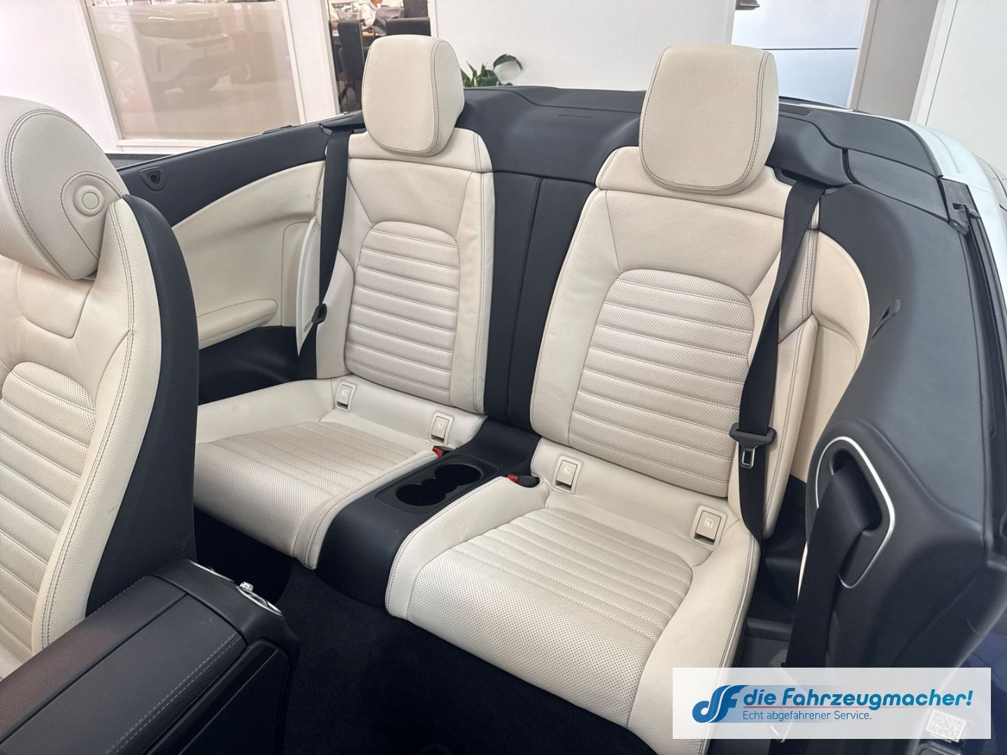 Fahrzeugabbildung Mercedes-Benz C 200 Cabrio 4Matic Sportpaket AMG LED Leder Mem