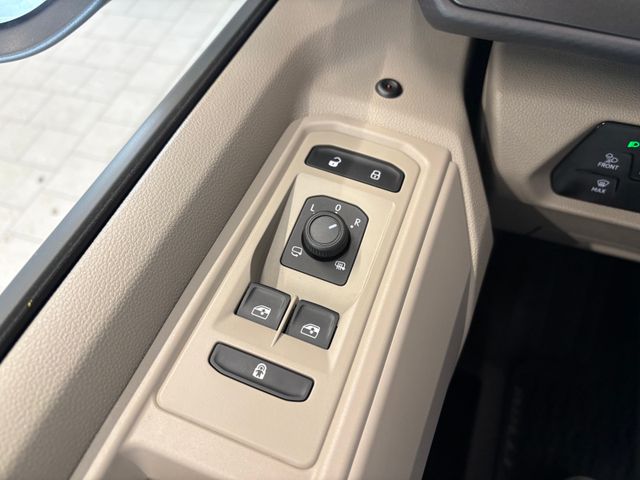 T7 Multivan 2.0 TDI DSG NAVI AHK PANO IQ.LIGHT